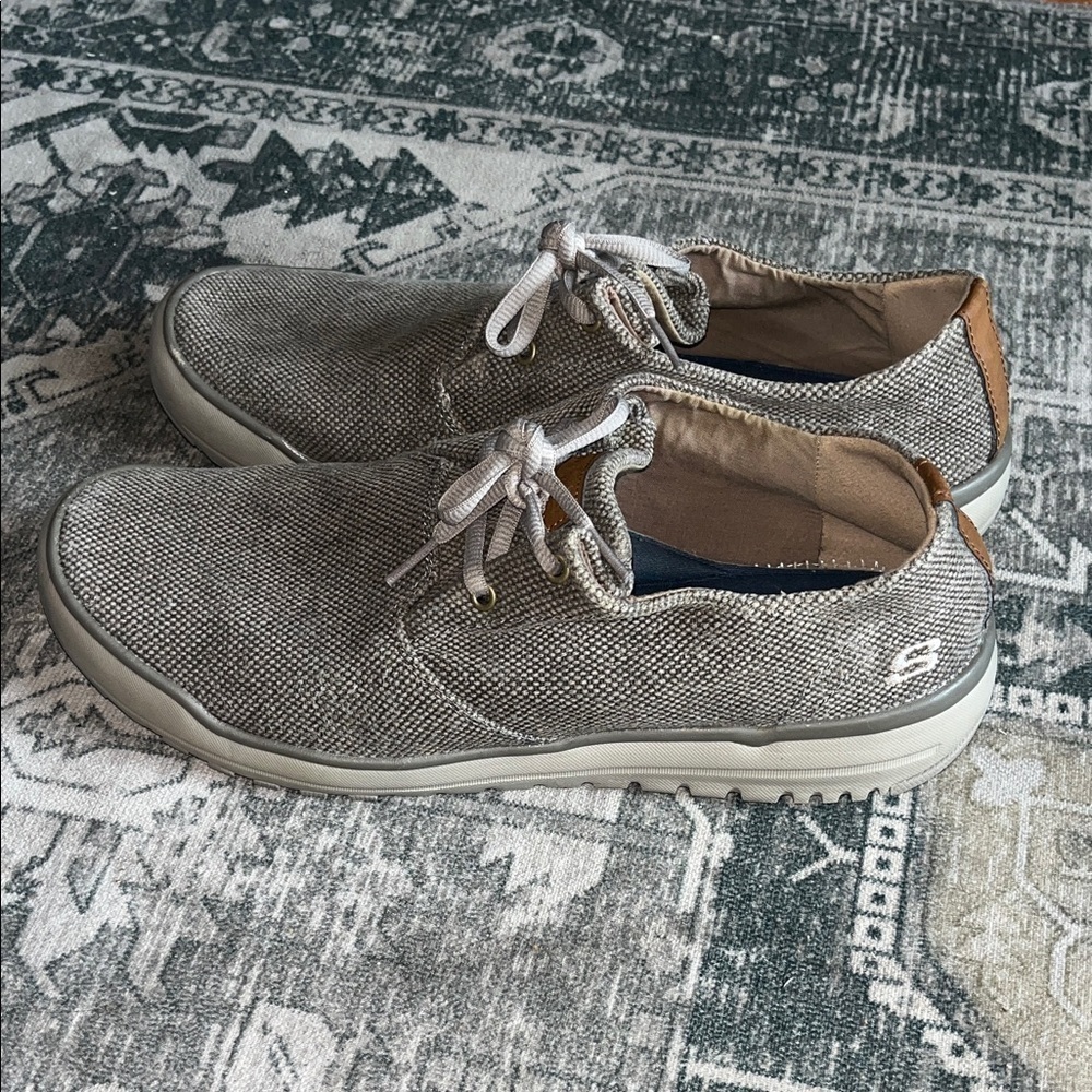 Skechers Men's Textured tan Sneakers size 12